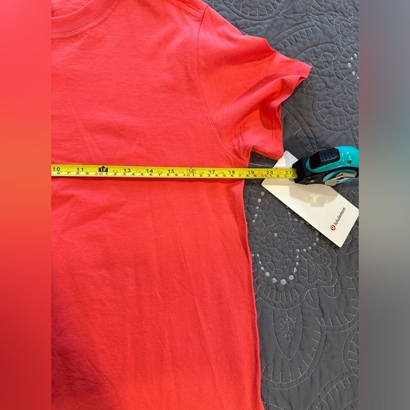 Lululemon Women’s Coral/Pink All Yours Tee NWT Size 2 - Picture 4 of 8